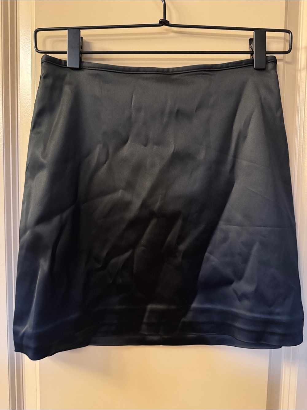 Aritzia Wilfred Elegant Line Classic Black Women's Satin A-Line Skirt